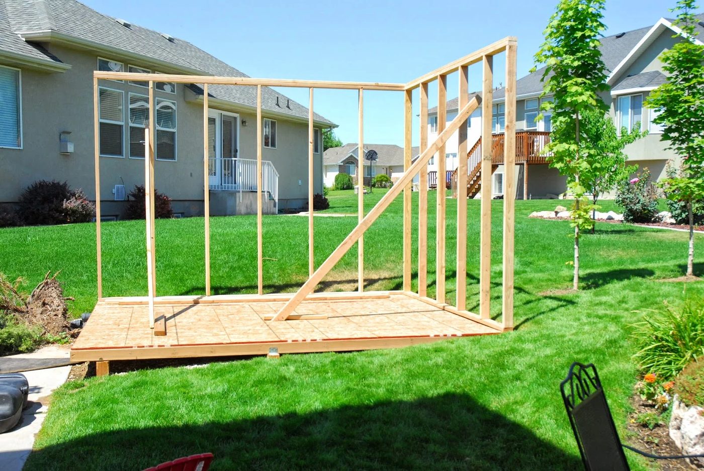 Chicken Coop and Storage Shed walkthrough by Chalkboardblue featured on Bekob
