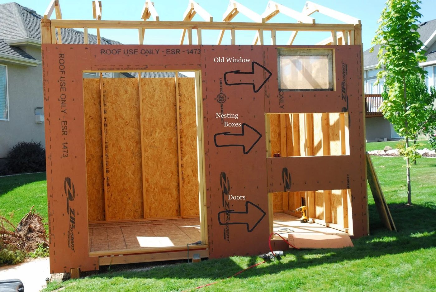 How to Build a Chicken Coop and Storage Shed by Chalkboardblue featured on Bekob