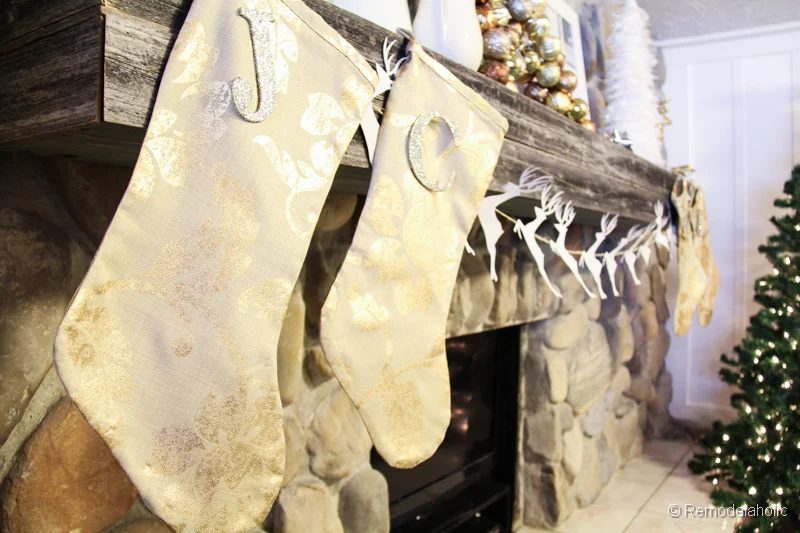 Make your own stockings with this direct stocking pattern - Make your own Handmade Christmas Decor options featured on Bekob.com