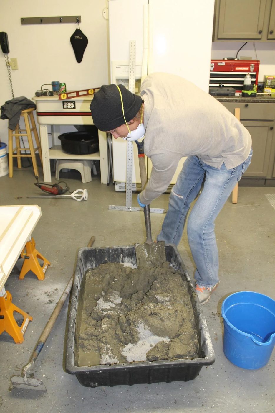 how to mix and tint concrete to make your own concrete countertops, modest-cost friendly Handmade job!