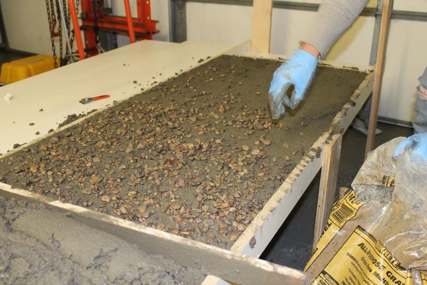 walkthrough to make your own Handmade concrete countertops Construction2Style on @Bekob (14)