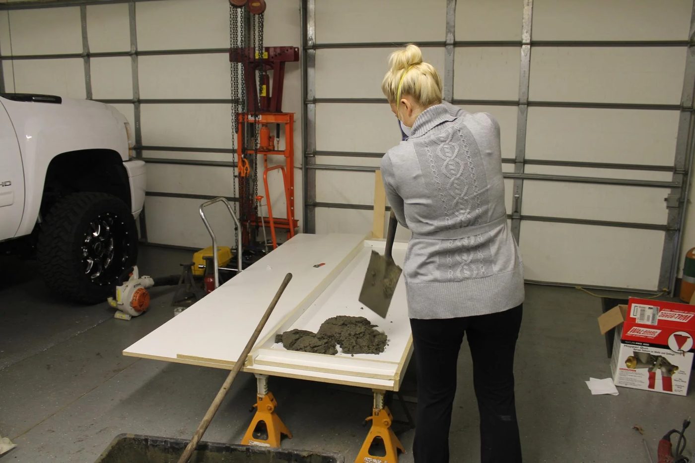 walkthrough to make your own Handmade concrete countertops Construction2Style on @Bekob (22)
