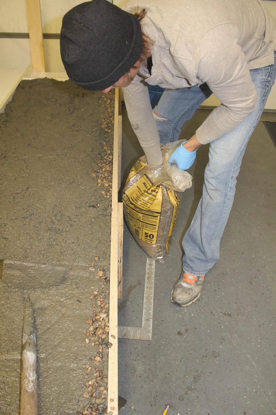 walkthrough to make your own Handmade concrete countertops Construction2Style on @Bekob (31)