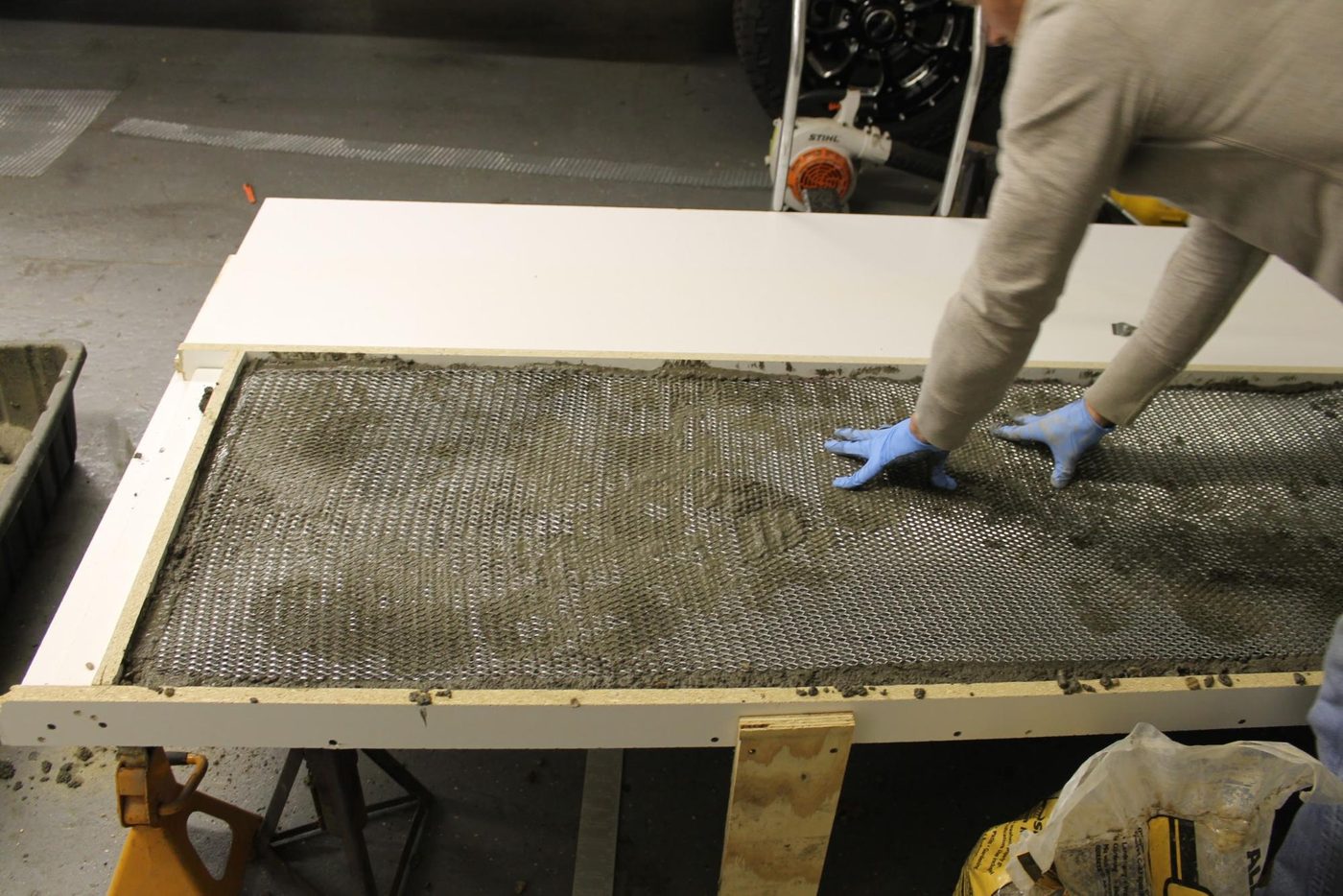 walkthrough to make your own Handmade concrete countertops Construction2Style on @Bekob (37)