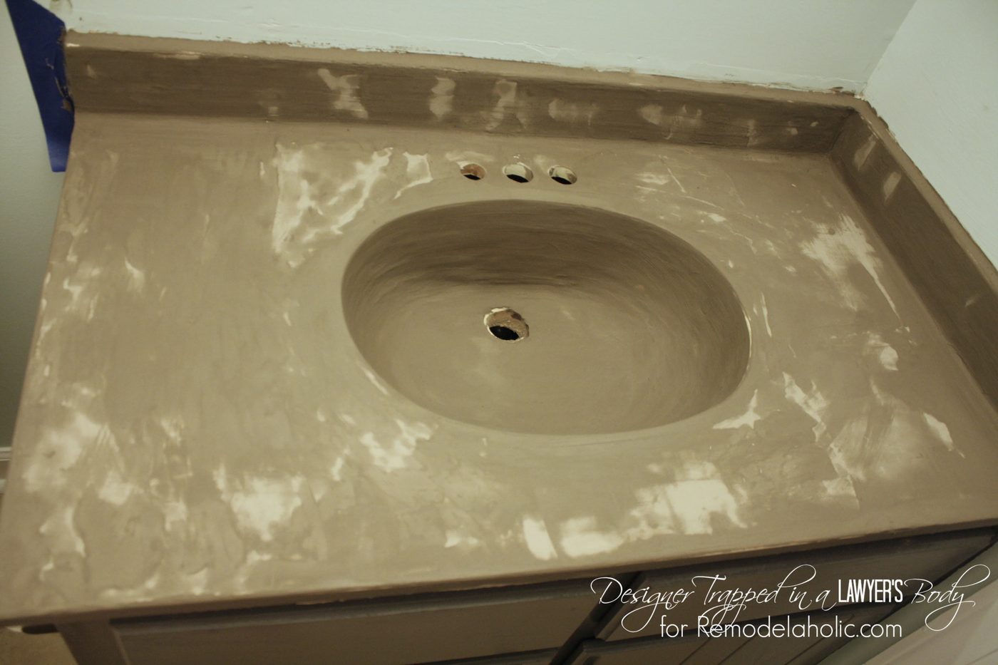 MUST PIN! Learn how to transform a cultured marble counter top and sink with concrete on Bekob.com!