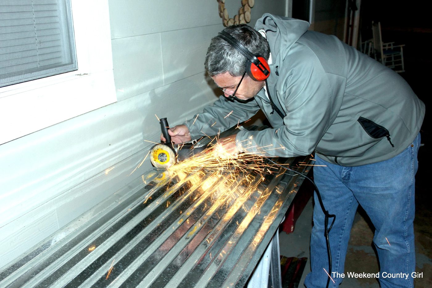 cutting corrugated tin for a wall treatment - The Weekend Country Girl featured on @Bekob