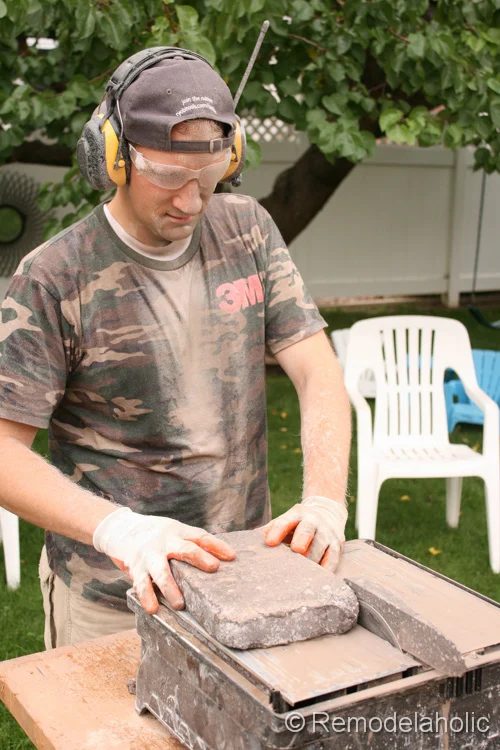 How to build a retaining wall using Pavestone blocks, from Bekob