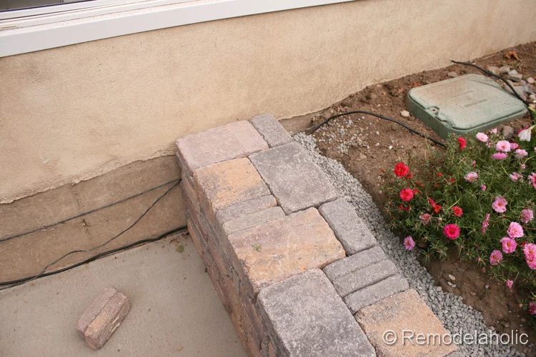 building a curved retaining wall for the backyard from Bekob