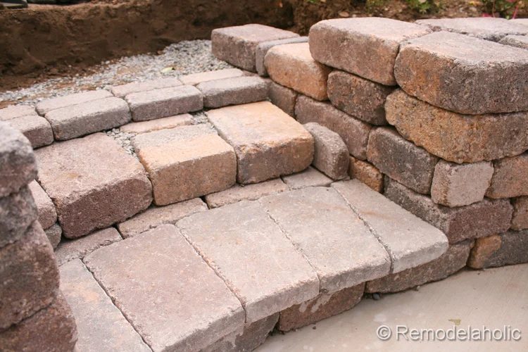 Retaining wall with steps from Bekob