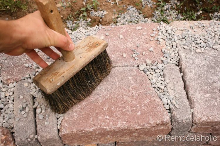 How to build a curved retaining wall using Rumblestone from Pavestone, by Bekob