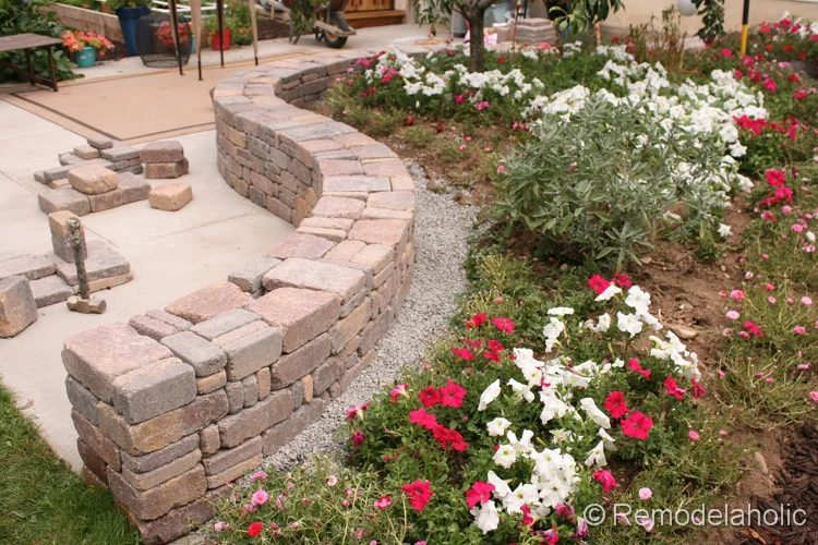 how to build a curved retaining wall using Rumblestone blocks, from Bekob