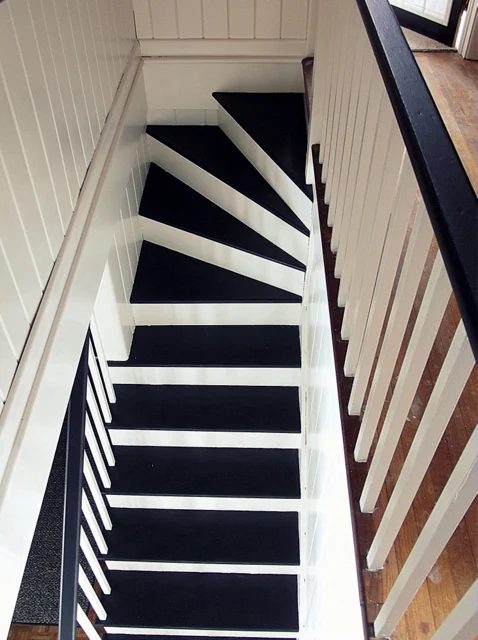 black and white painted staircase makeover, Chapter37 on Bekob.com