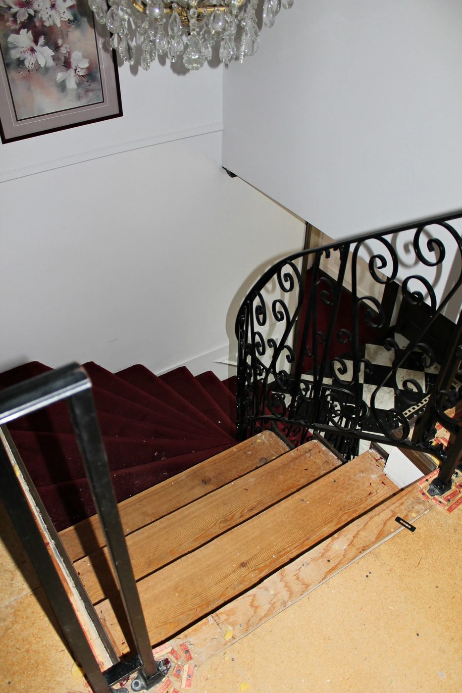 removing carpet from stairs - Construction2Style via @Bekob