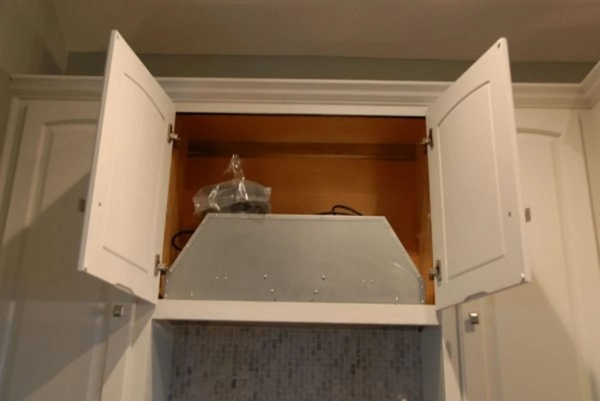 Cabinet Over Stove Before Range Hood The Rozy Home Featured On Bekob 600x401