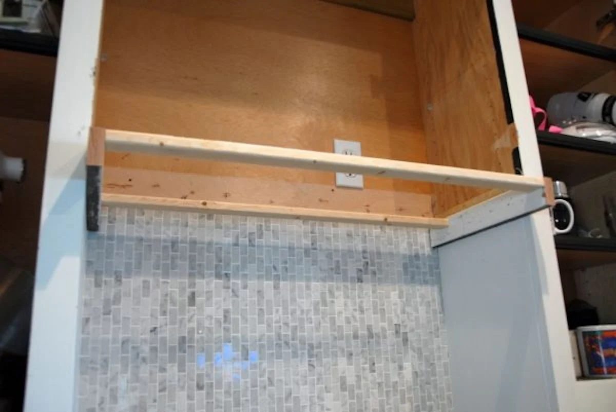 Front And Back Supports On Custom Range Hood The Rozy Home Featured On Bekob 600x401