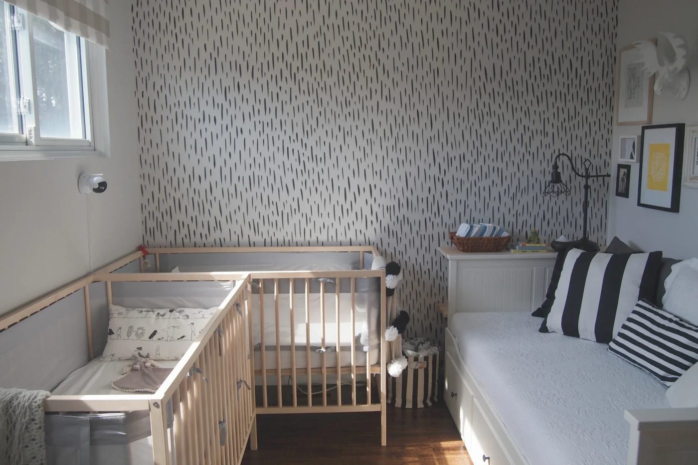 straightforward Hand Painted Accent Wall by The Learner Observer for Bekob - Looks like wallpaper and only takes a couple of hours to complete!
