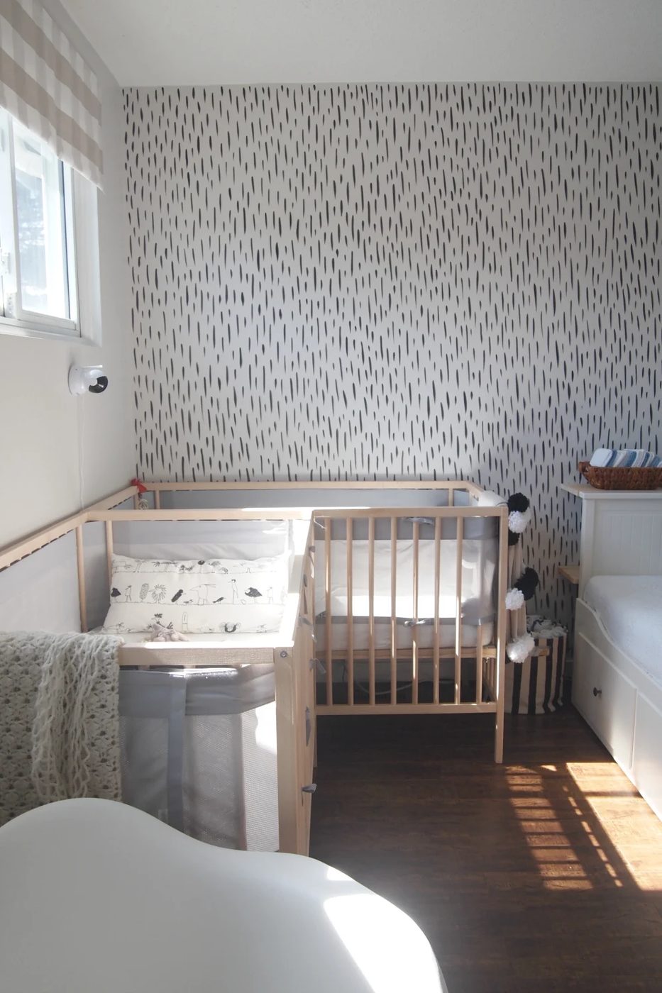 straightforward Hand Painted Accent Wall by The Learner Observer for Bekob - Looks like wallpaper and only takes a couple of hours to complete!
