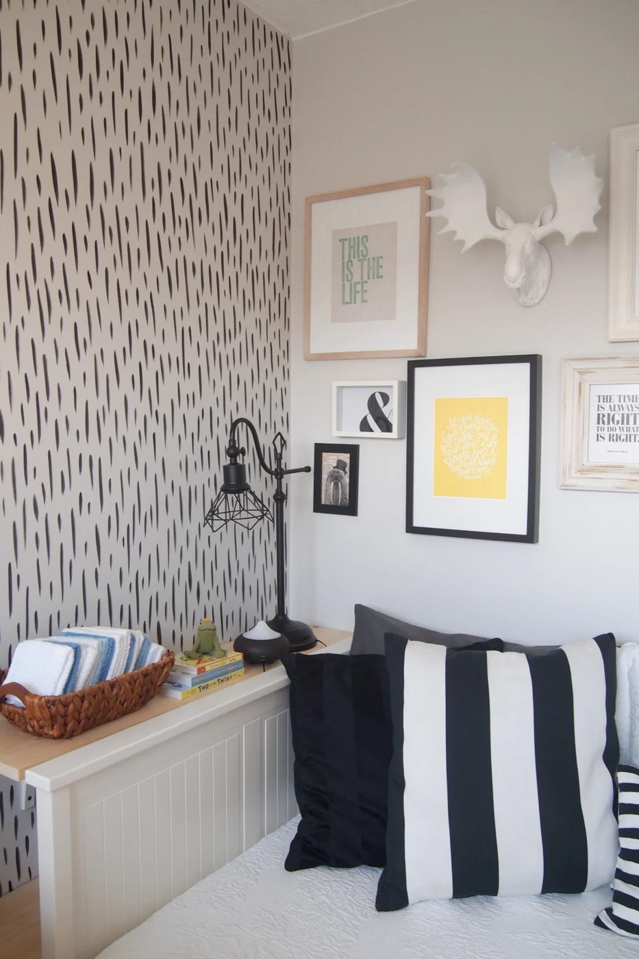 straightforward Hand Painted Accent Wall by The Learner Observer for Bekob - Looks like wallpaper and only takes a couple of hours to complete!