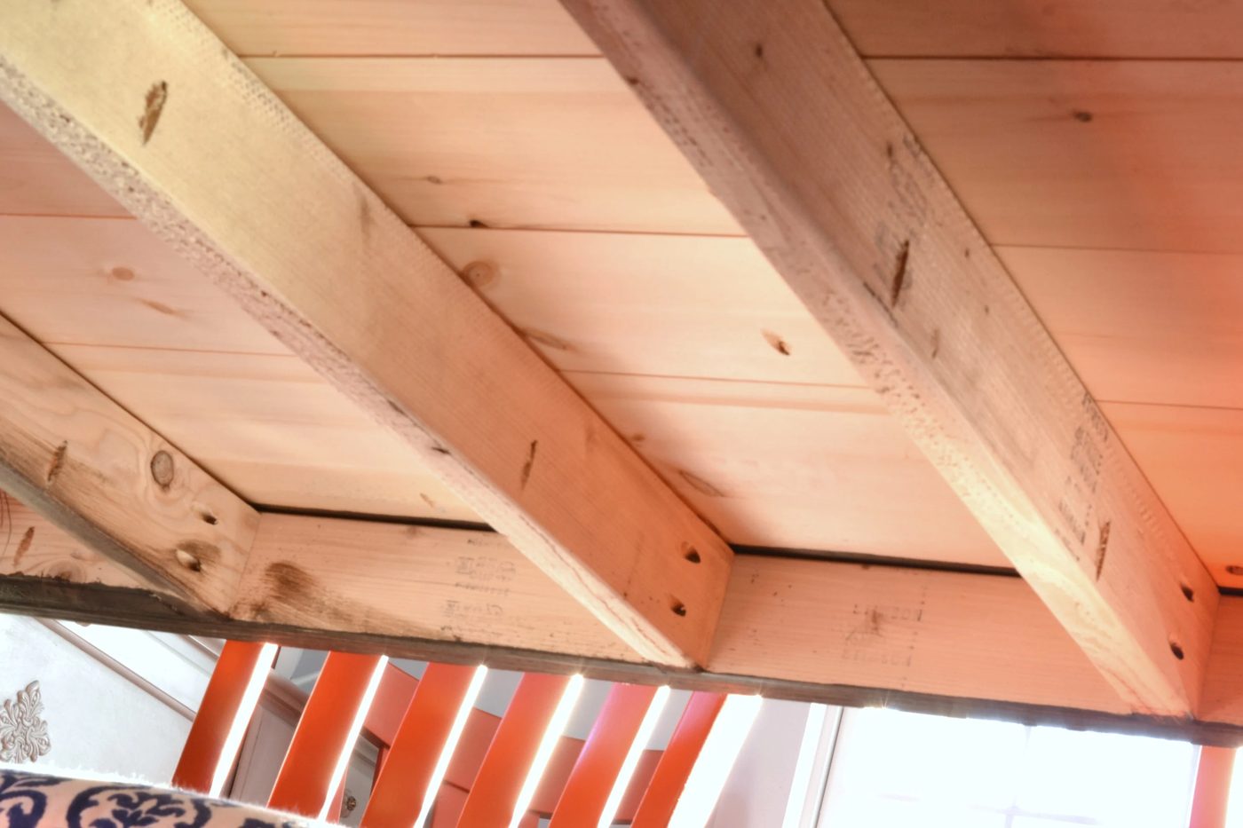 Detailed instructions for building a farmhouse table by I am a Homemaker featured on @Bekob