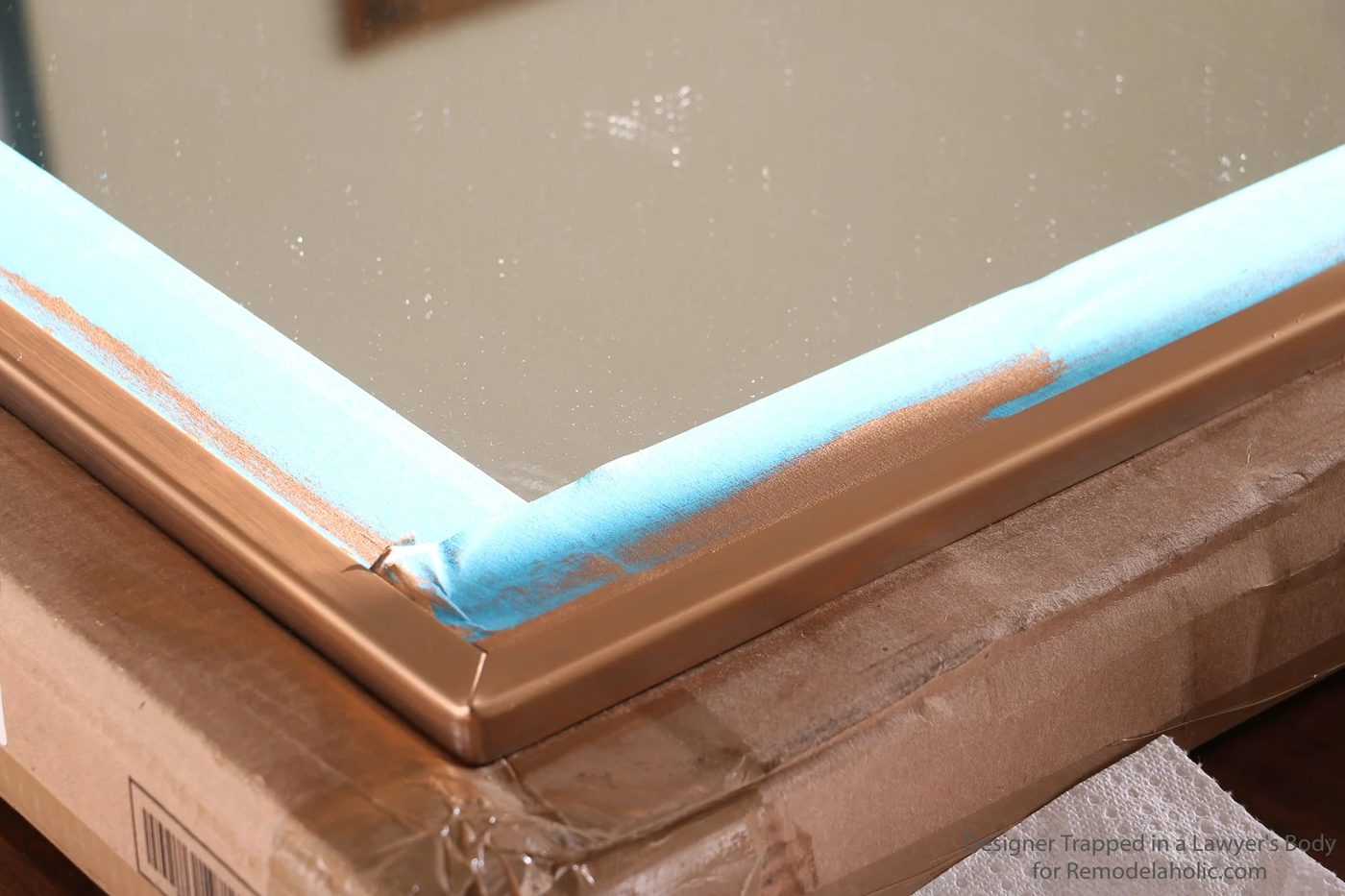 This is genius! You can create a vivid, rich gold finish for any metal framed mirror. It looks so straightforward and the end result is strong. Full walkthrough by Designer Trapped