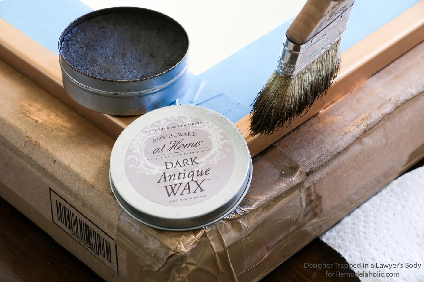 This is genius! You can create a vivid, rich gold finish for any metal framed mirror. It looks so straightforward and the end result is strong. Full walkthrough by Designer Trapped