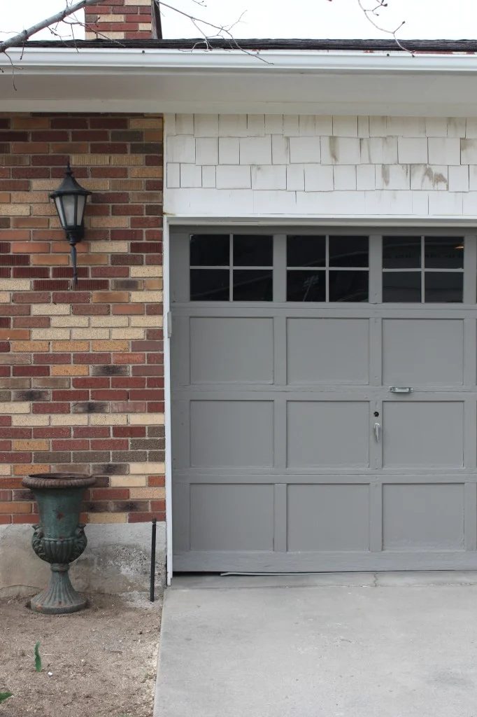garage door makeover adding trim to windows 4Men1Lady