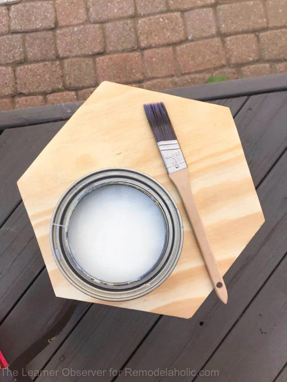 Make your own stools or plant stands by using the legs from thrifted tables and some plywood! An inexpensive and straightforward weekend project by The Learner Observer for Bekob