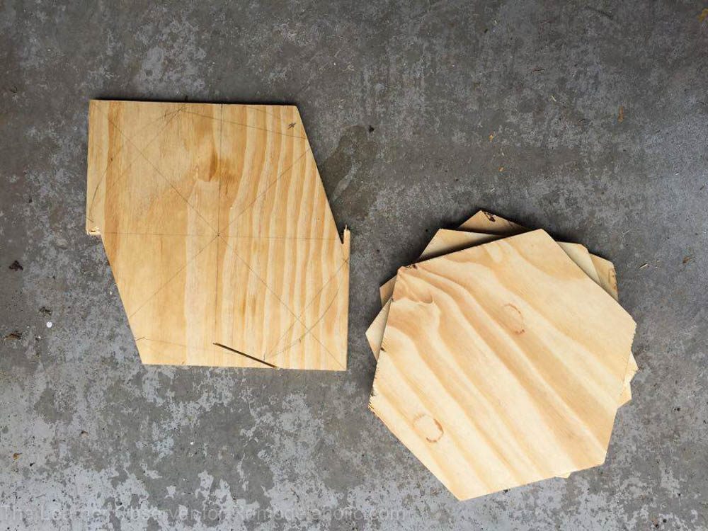 Make your own stools or plant stands by using the legs from thrifted tables and some plywood! An inexpensive and straightforward weekend project by The Learner Observer for Bekob