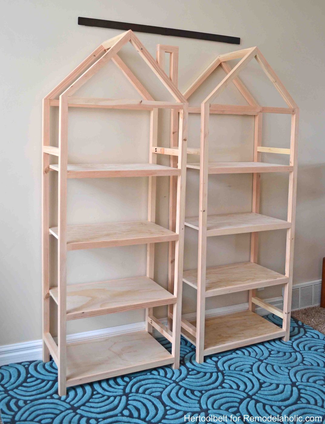 Get organized with these adorable house frame bookshelves. Free and straightforward plans to build a Handmade house frame bookshelf.