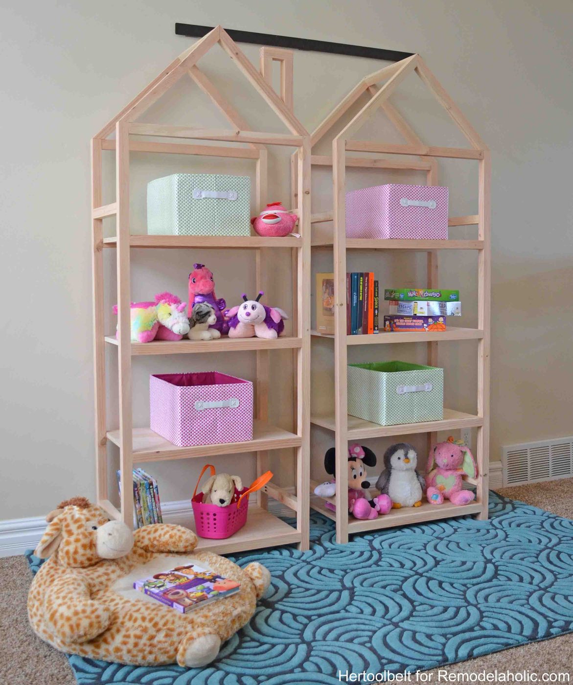Get organized with these adorable house frame bookshelves. Free and straightforward plans to build a Handmade house frame bookshelf.
