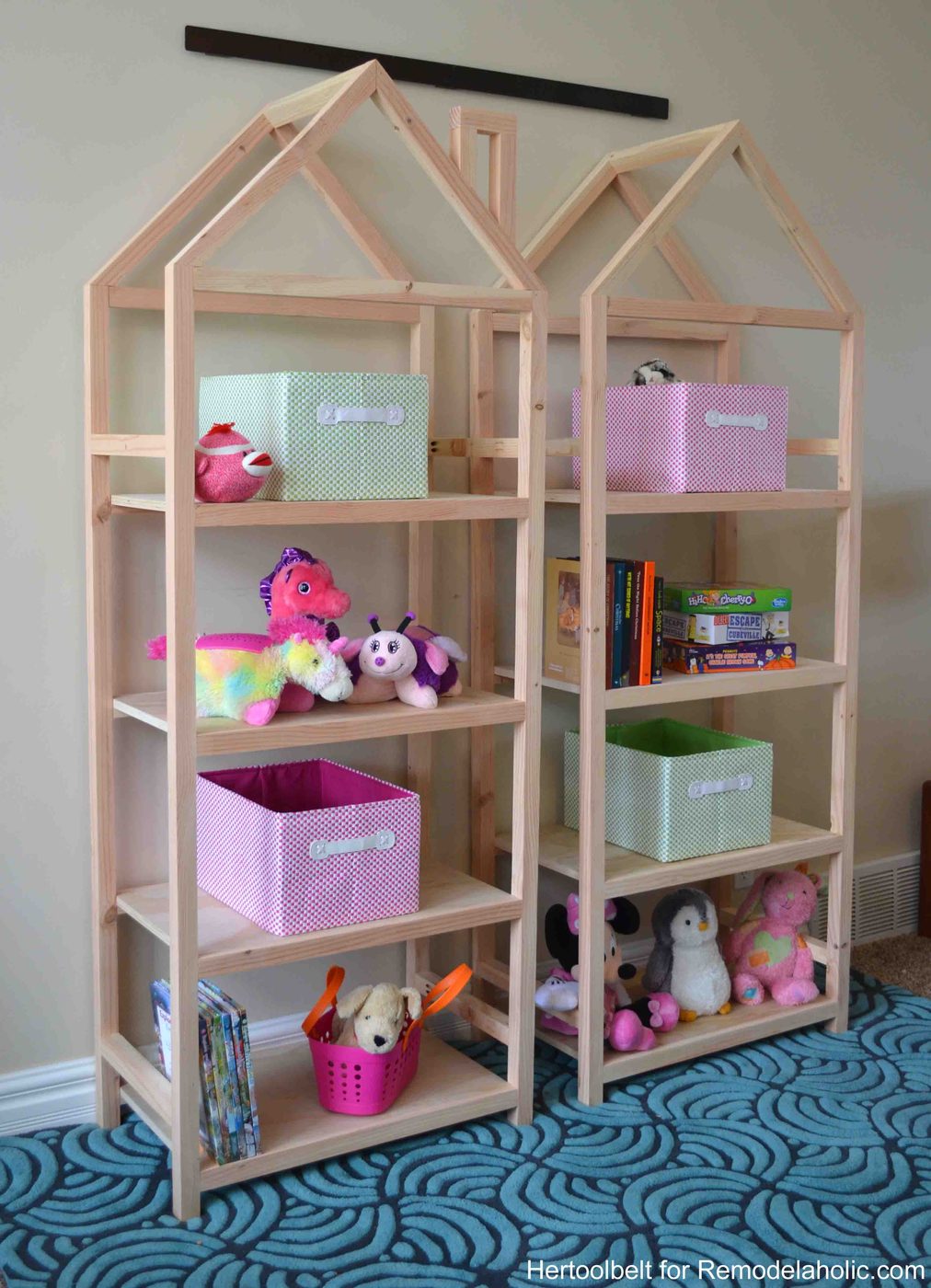 Get organized with these adorable house frame bookshelves. Free and straightforward plans to build a Handmade house frame bookshelf.
