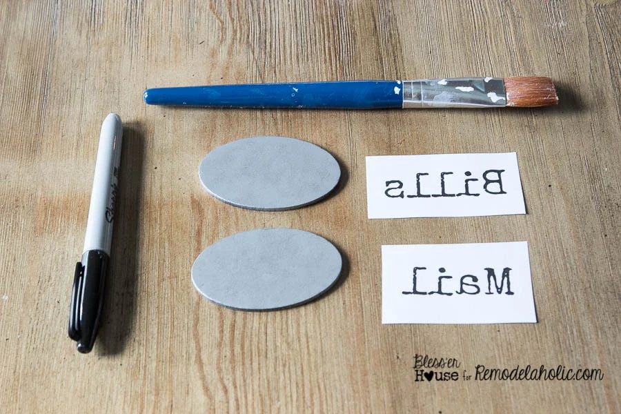Handmade Locker Basket Mail Organizer Labels - this is so straightforward and looks great! Love the rustic industrial look