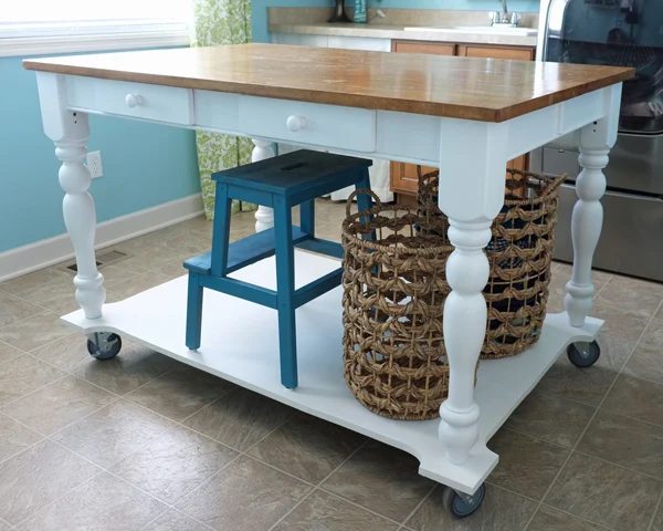 How to turn a table into a rolling island | Teal & Lime for Bekob.com