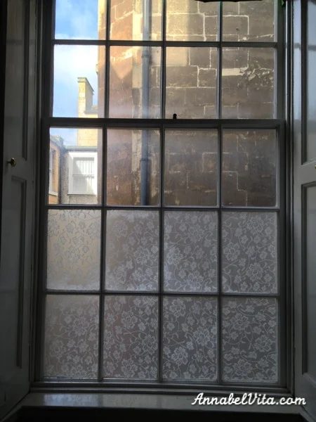 Handmade Lace Privacy Window | Annabel Vita on Bekob.com #AllThingsWindows #privacy #lace