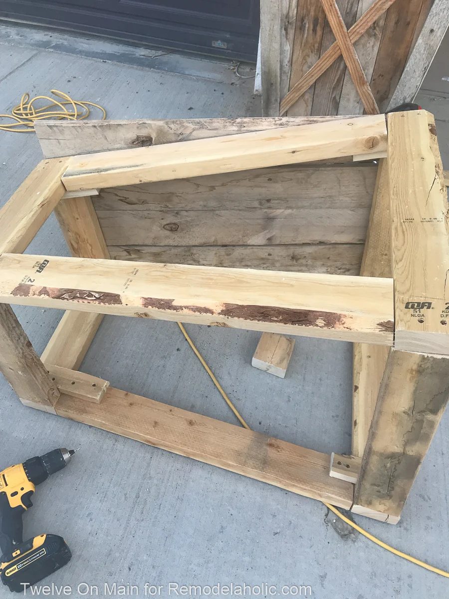Diy Large Pallet Planter Sara Syrett1 (5 Of 11)