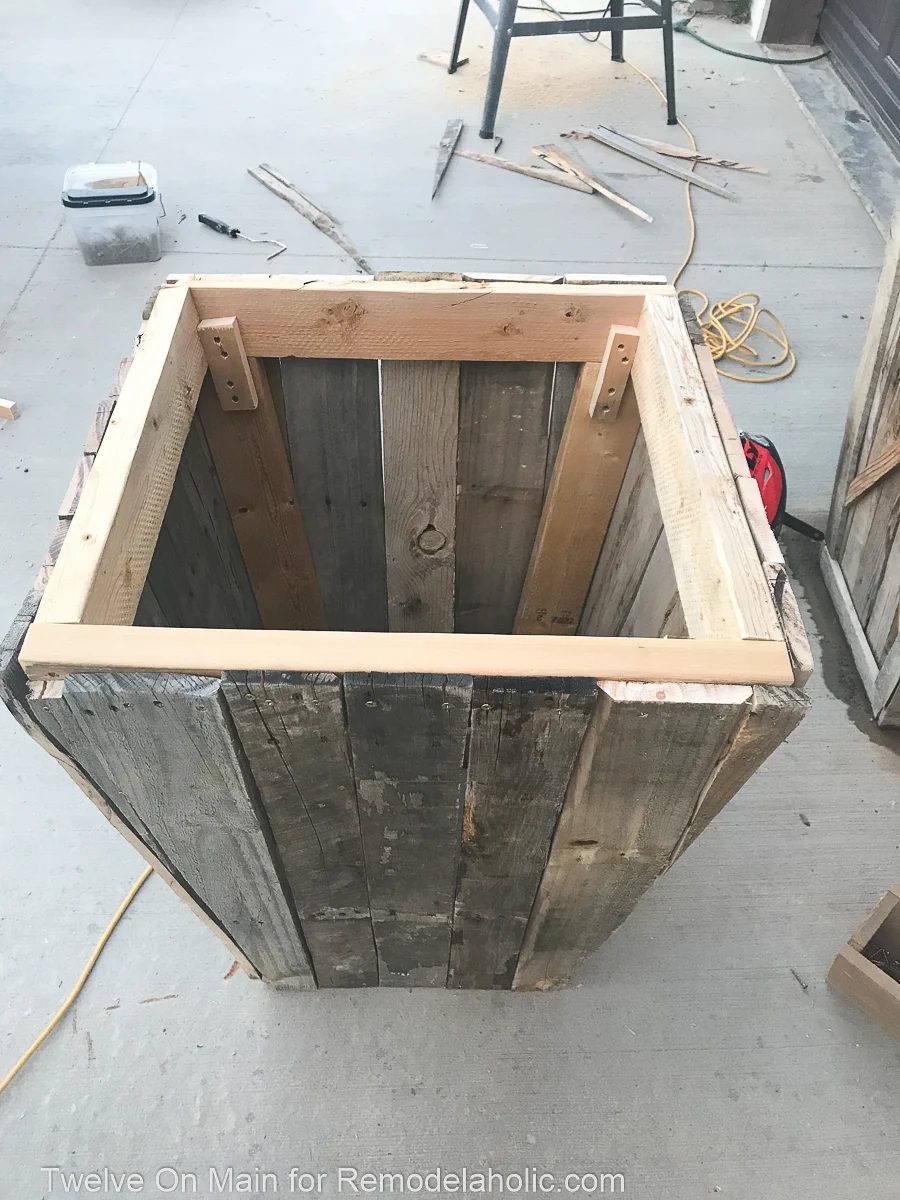 Diy Large Pallet Planter Sara Syrett1 (8 Of 11)
