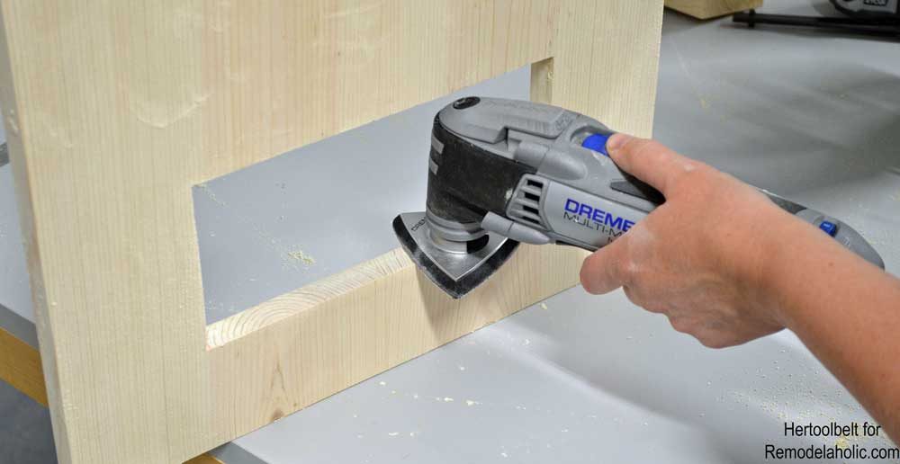 I love unexpected design features! Free plans to build a Mid-Century Modern side table with convenient magazine or book holder. Build this side table with only 1 board!