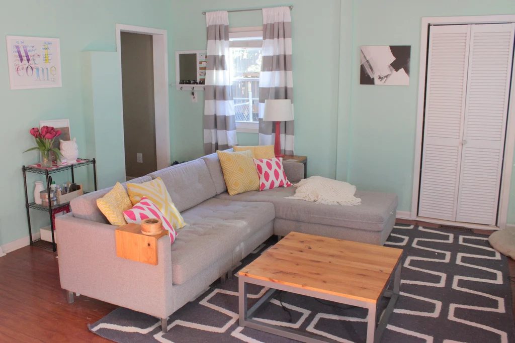 Handmade Modern Coffee Table and End Table | Home Coming featured on Bekob.com #handmade #buildit #coffeetable #endtable