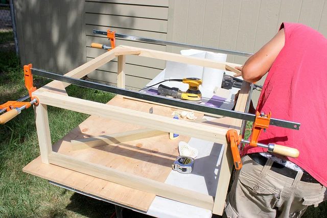 clamp the legs while building a modern coffee table, Home Coming featured on Bekob