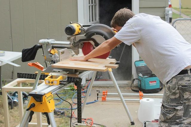 how to make a modern coffee table with a wooden top, Home Coming featured on Bekob