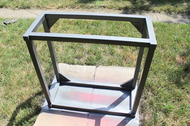 how to paint wood to look like metal for a modern coffee table, Home Coming featured on Bekob