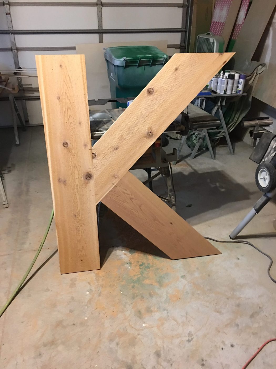 how to build your own large outdoor Handmade monogram planter, by Ellery Designs on @Bekob