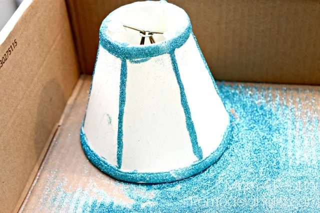 Add-glitter-to-a-lamp-shade