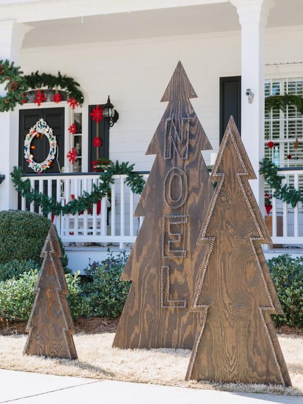 outdoor nailhead wood Christmas tree - HGTV via @Bekob
