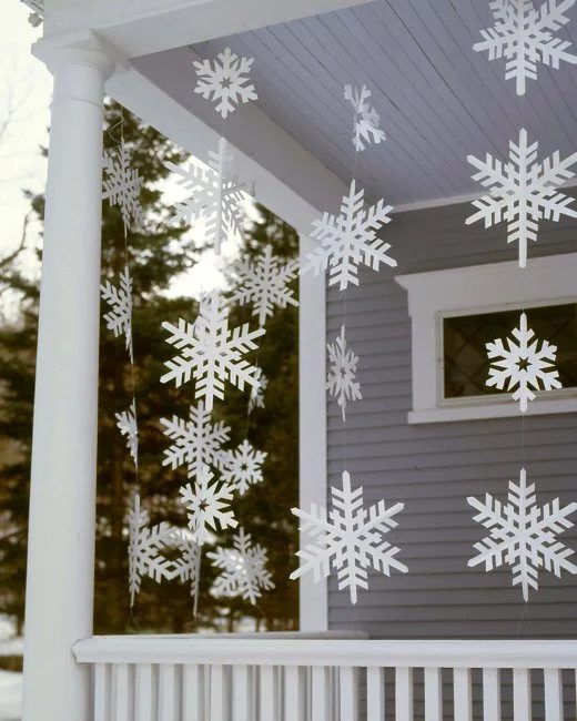 snowflake porch banners - Martha Stewart via @Bekob