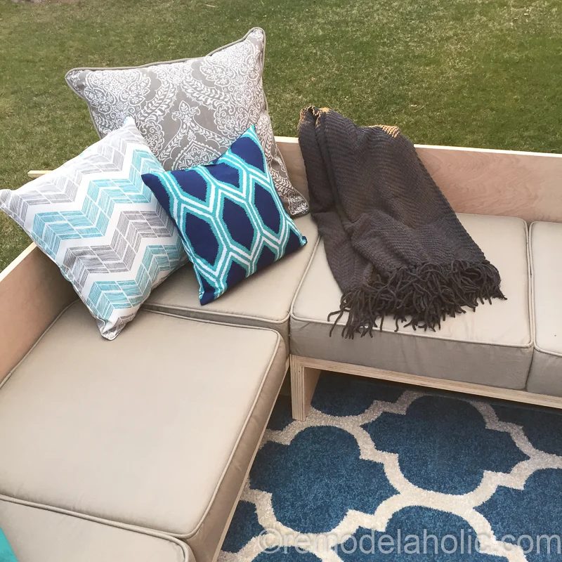 Build a plywood outdoor sofa sectional with affordable patio cushions | Woodworking plans from Bekob #Bekob