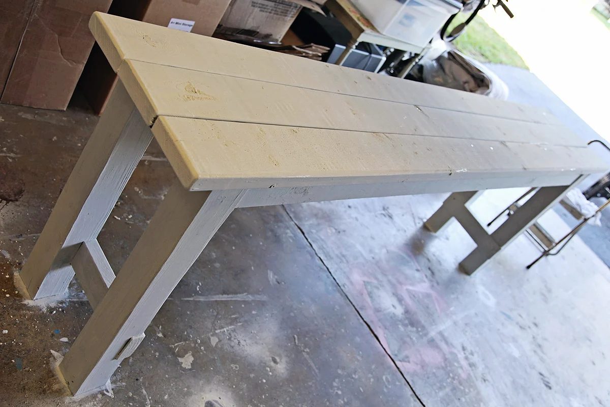 walkthrough for building and painting a beachy console table using two colors of Miss Mustard Seed Milk Paint by Shabbyfufu featured on @Bekob