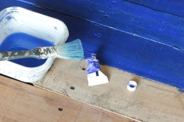 flag-blue-paint