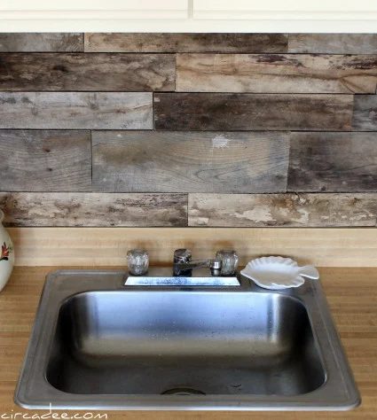 pallet wood backsplash, featured on Bekob