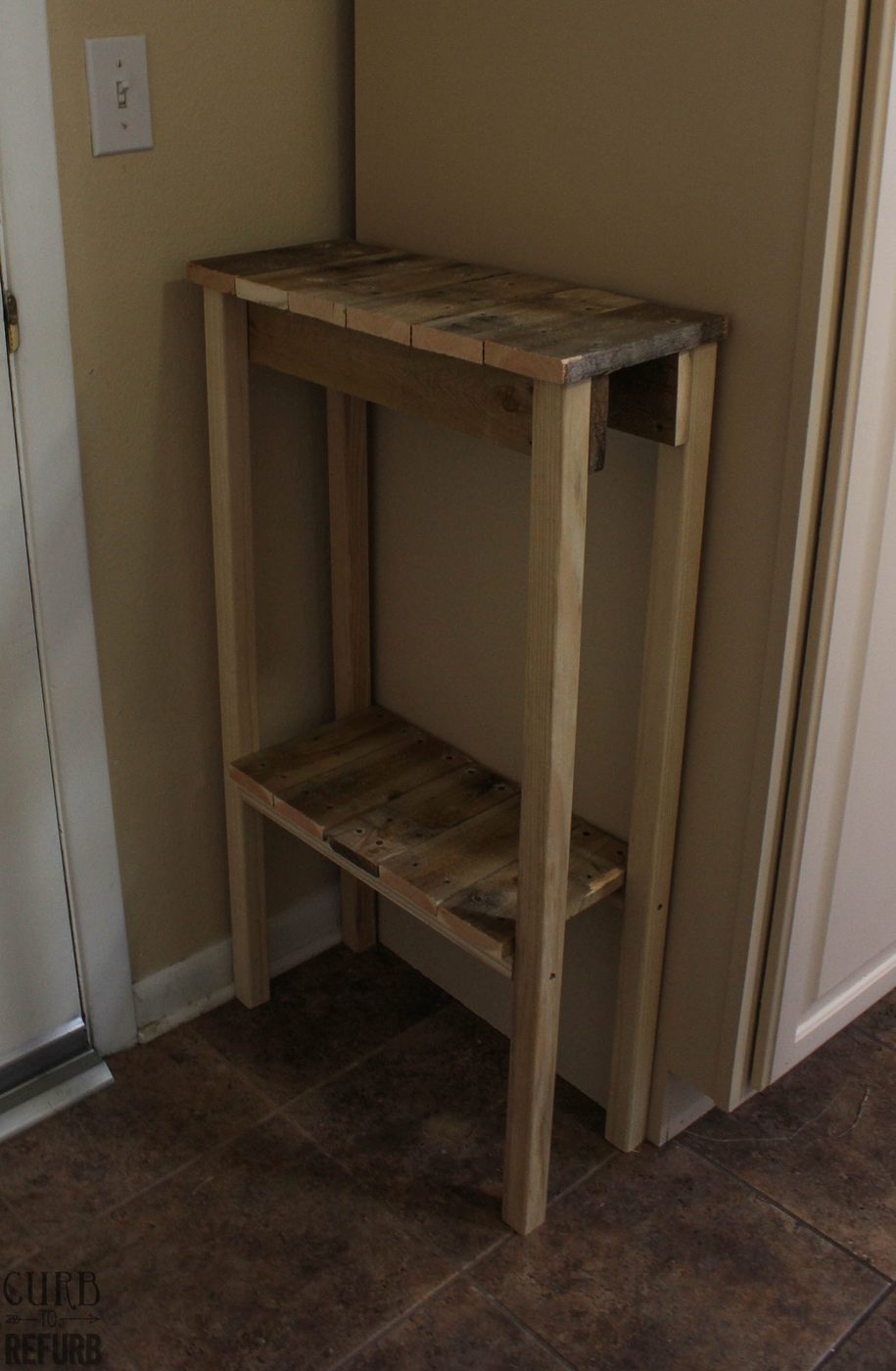 Handmade Console Table Upcyled from a Pallet by Curb to Refurb featured on Bekob